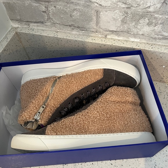 P448 Sneaker Skate High Top Fuzzy Sneakers - Picture 3 of 7